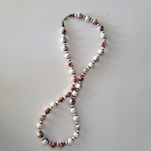 Vintage Floral Beaded Necklace, Hand-Painted Ceramic Beads with Pink Rose Design - Picture 4 of 10
